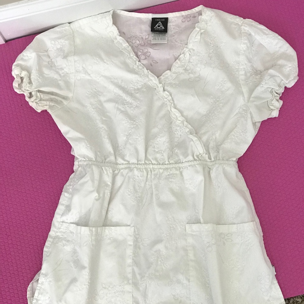 Cherokee Scrub Top XS